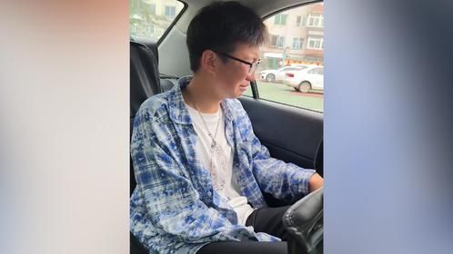 全家送女儿上大学一路破防大哭