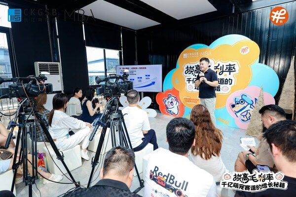 吉家宠物集团集团创始人、董事长兼CEO崔佳在活动现场分享创业历程