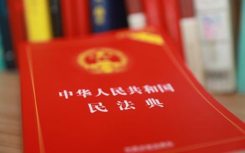 身边的民法典 | 遛狗不牵绳 狗被车撞死，法院：车主不承担赔偿责任