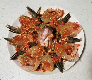 《鱼蒸虾》鱼虾一锅鲜的做法 步骤1