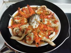 《鱼蒸虾》鱼虾一锅鲜的做法 步骤2
