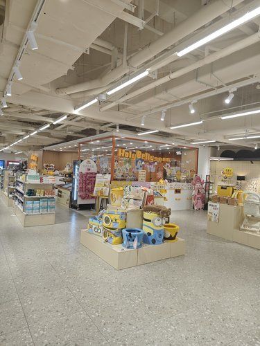 一家宠物店有四家面积这么大