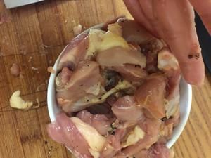 【电饭煲】鸡肉饭的做法 步骤3