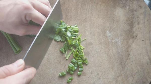 鱼虾搭配，营养丰富，鲜嫩爽口，毫无腥味