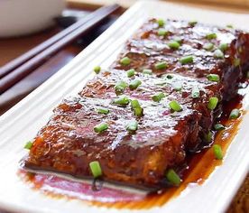 带鱼可喂猫，蒸制时间参考宠物食谱。