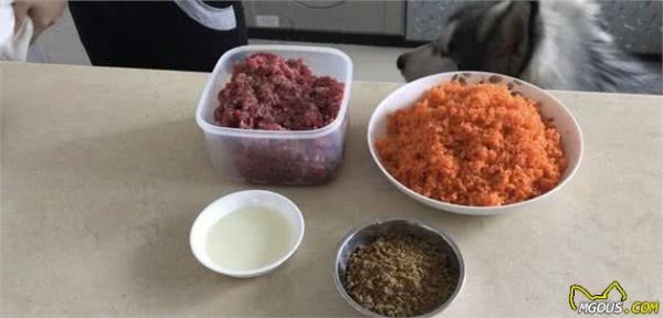 科学养狗≠吃犬粮,2种适合懒人的营养狗饭,比犬粮经济健康得多