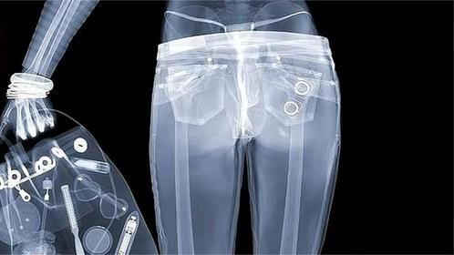 女性过安检时，为什么工作人员很尴尬？屏幕上到底能看到什么