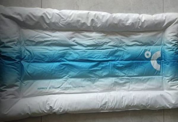 冰垫一天卖断货三次、防晒衣月销量突破40万单……宠物避暑神器爆单,刚需还是智商税?