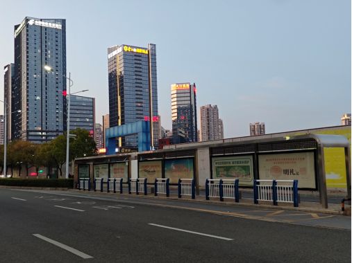 长冈路中[公交站旁]