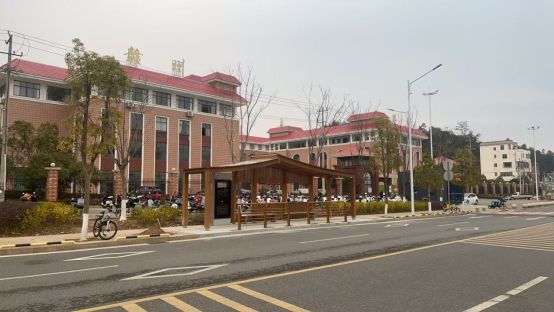 赣州卫生学校-西南门