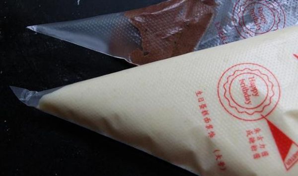 一个鸡蛋一碗面粉,做个快手的脆皮软心小狗蛋糕,好吃又好玩