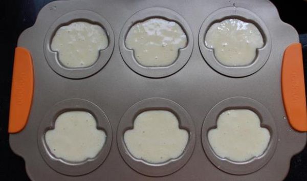 一个鸡蛋一碗面粉,做个快手的脆皮软心小狗蛋糕,好吃又好玩