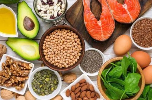 宠物饮食中，如何避免食物中毒、不耐受和过敏问题？