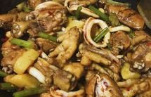 肉蟹煲的鸡爪鸡翅