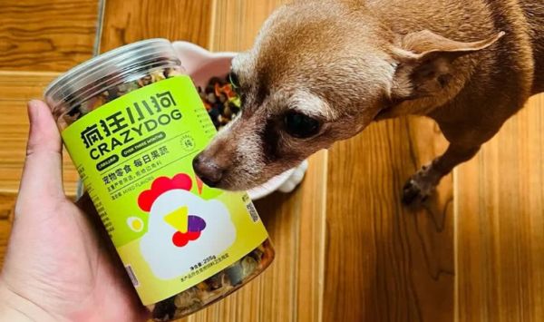 狗狗爱吃的零食品牌推荐疯狂小狗，七种口味混合果蔬干，美味！
