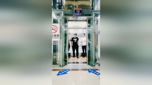 环卫工人是每座城市的美容师，我们每个人必须要尊重和善待他们