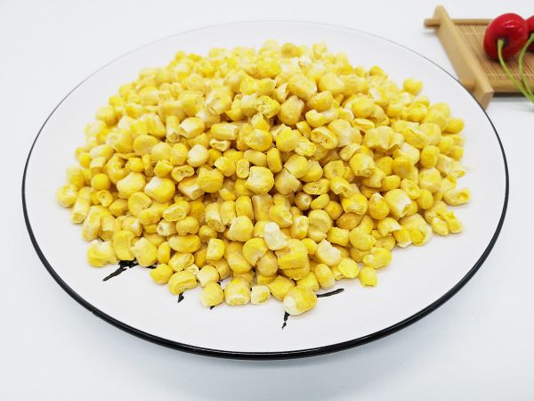 煮熟的黄色甜玉米粒特写