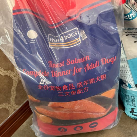 去泪痕狗粮推荐:FISH4DOGS用三文鱼配方还狗狗干净小脸