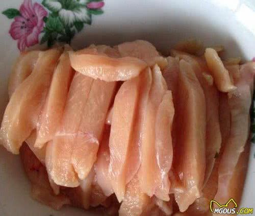 什么食物，能够起到给狗狗美毛的作用呢？