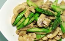 芦笋炒蘑菇