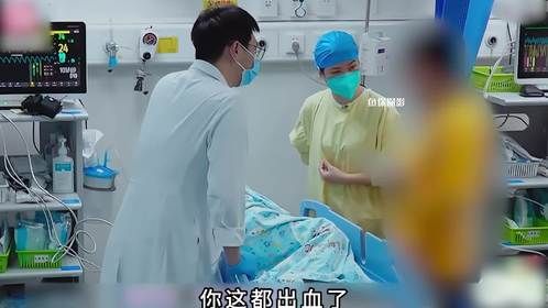 小孩哥偷了1000块钱，竟被爸爸踢爆脑袋…