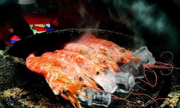 黑壳虾饲养指南（以黑壳虾喂什么吃最佳选择）