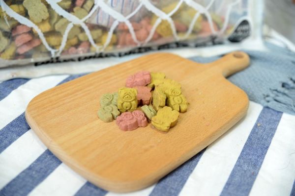狗狗小熊形状饼干蔬菜零食宠物干粮奖励投喂训犬适口食品全犬通用
