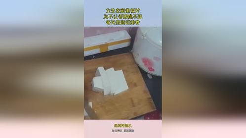 女生在家做饭时，为不让邻居瞧不起，每天假装切排骨！