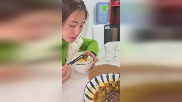 四川的老乡吃包蛋了