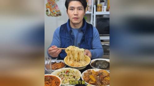 番茄炖牛腩，清蒸甲鱼，烤鸡腿，炒黄豆芽，丰盛，小酌一点开心