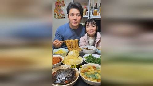 麻辣卤甲鱼，大榴莲，肉酱米线，美美满足的一餐，开心