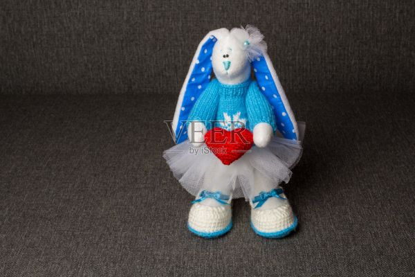 兔子毛绒玩具。照片摄影图片