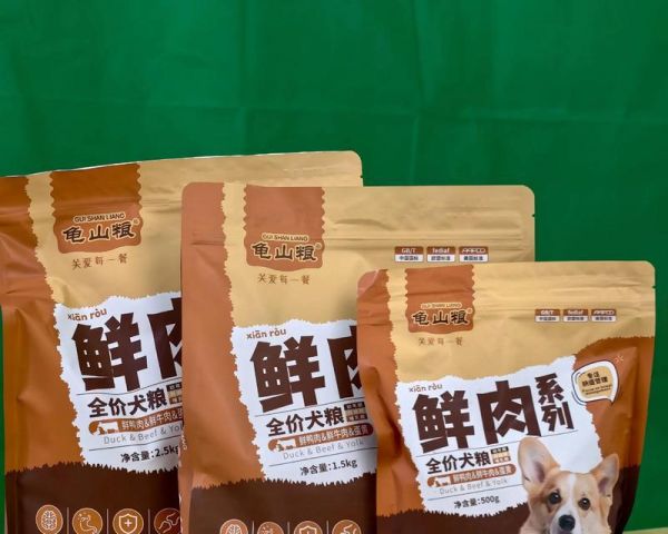 宠物狗的健康福利——天然粮的好处（为您的爱犬选择健康的饮食，让它们更健康、更长寿）