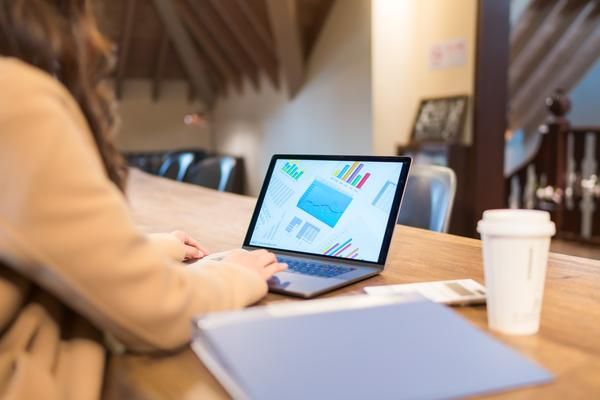 宠物狗擦伤人照片图片大全：萌宠界的意外瞬间 图1