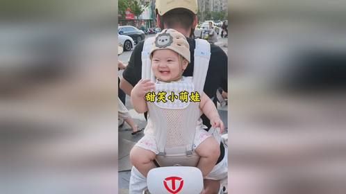 路边偶遇小萌娃，这也太可爱了心都快软化