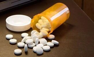 狗狗吃阿莫西林，遵医嘱，不宜久服。