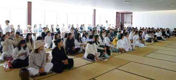 小猪玉吊坠，小巧可爱的猪形玉吊坠，展现你的时尚品味！