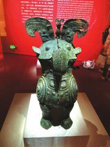 国家博物馆展出的妇好鸮尊。粟裕摄