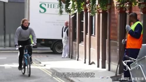 骑行人的福音，衣领秒变安全气囊头盔，摔倒瞬间包裹头部