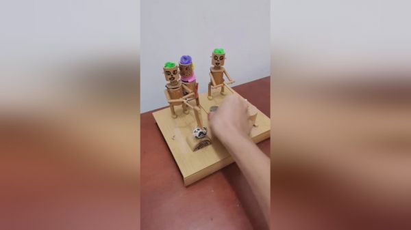 萤火有奖打卡搞笑的电动竹节人