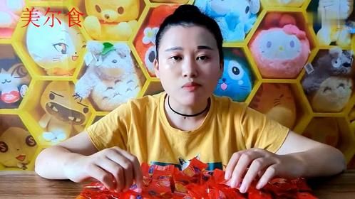 试吃小猪佩奇“软糖”,满满一大包,美尔食瞬间成为社会人