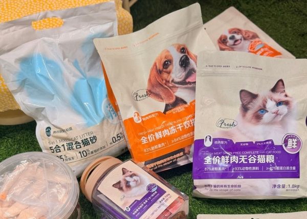 9.9元一大袋猫砂带回家！京东七鲜超市上新自有品牌宠物用品 