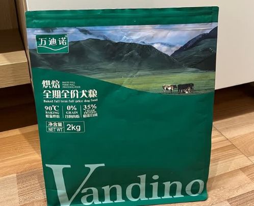 适合雪纳瑞吃的狗粮推荐:选对万迪诺有机粮,告别“老头脸”