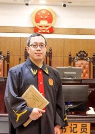 变身“卖货郎”的执行法官