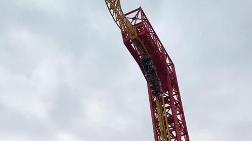 山西一景区过山车开放次日突发故障，游客高空倒挂3分钟，景区回应