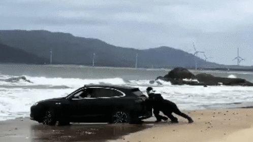 正月初一，平潭国彩村沙滩，车辆擅闯沙地被困，实属任性妄为