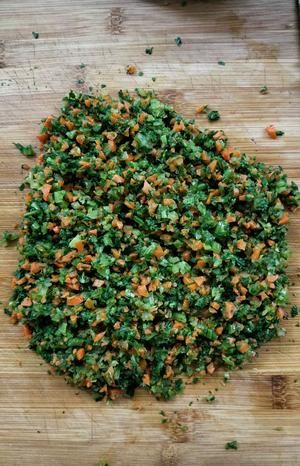 宠物食谱～猪瘦肉芹菜饺子的做法 步骤2