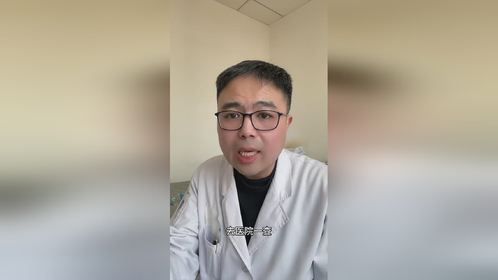 22岁女子肺内多发阴影，每天2次定妆喷雾