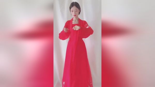 第一次知道，汉服穿起来这么讲究，一条腰带够我扎一天了