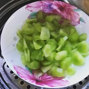 自制狗粮鱼汤蔬菜炖的做法 步骤4